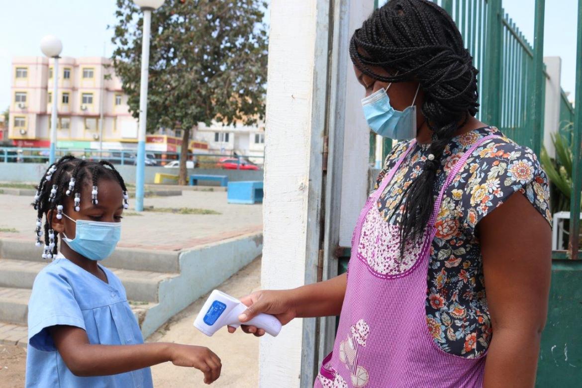 Health safety: monitoring the temperature of students as they enter school in Paiol, Praia. Credit: UNICEF Cabo Verde