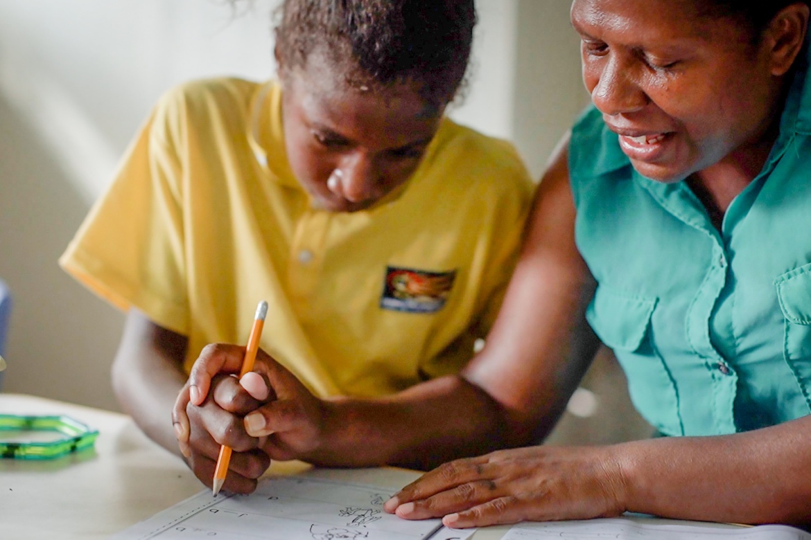Janet Bong, from Vanuatu, is a primary school teacher since 2002. Credit: GPE/Arlene Bax