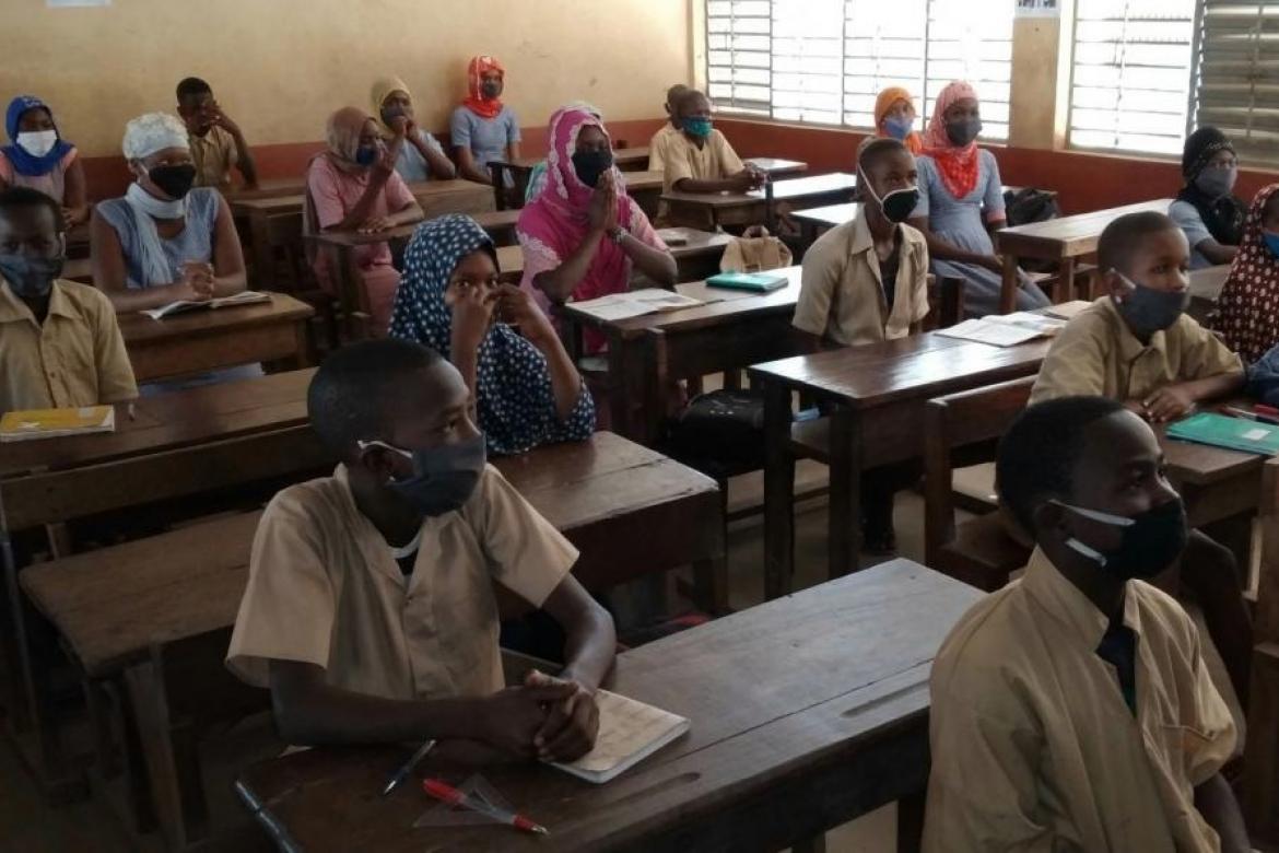 Students at a school in Mamou , Guinea, wearing masks and practicing social distancing. Credit: Aboubakar Sidiki